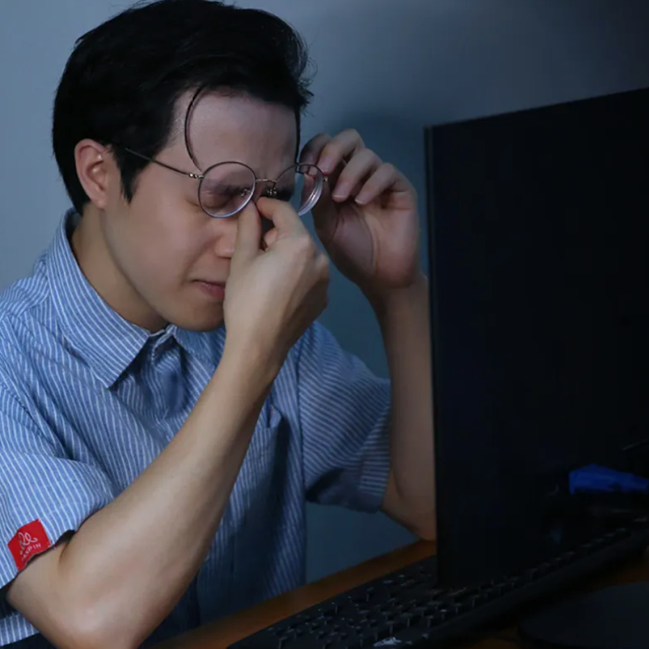 Screenbar Monitor Light Bar – Space-Saving Desk Lamp with Eye-Care Protection